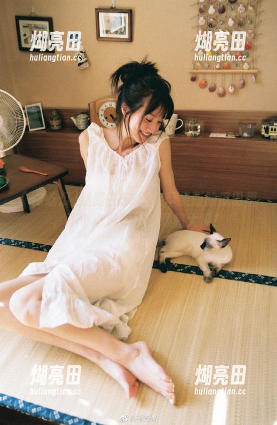 迷路在52吃瓜苹果版的瓜田里，不小心遇到了一颗超大瓜！