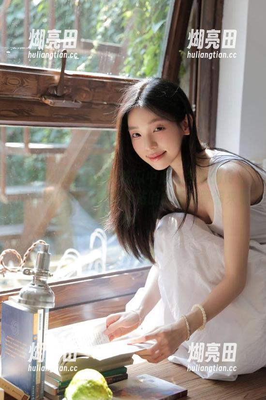 91吃瓜中心 91吃瓜中心:今天的传送门直通KTV,雨露均沾的全新瓜等你来咀嚼!