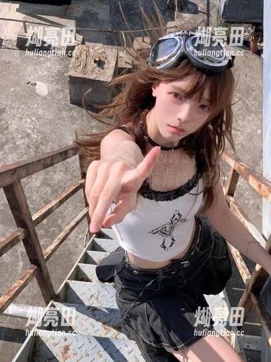 www51 我下载“www51”的时候,脑海里浮现的画面和实际的内容…啊,完全是两码事!