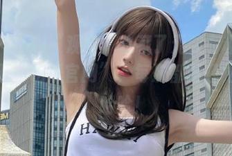 “观看”收藏了无数有趣视频的“五一吃瓜官网”，每次都是轻松一刻，哈哈！