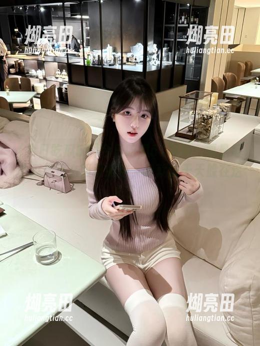 今日吃瓜51发布：要是每个瓜都这么吸引眼球，我就该天天躲在这儿了！