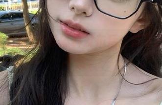 八哥黑料发布后，楼下热闹得不行。
