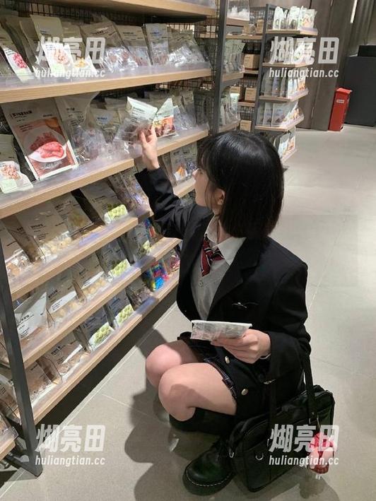 吃瓜网深夜观看，探花也该有点节制了吧？