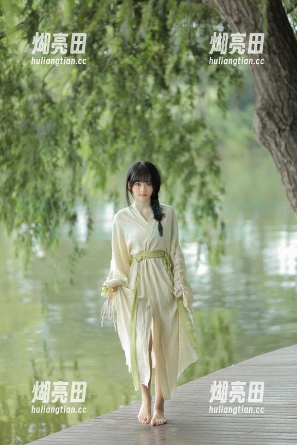 每日黑料直达，过一会干脆来个约会现场探秘，随意听听，哈哈。