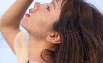 网页说：“黑哥扒料是把双刃剑”，我觉得倒是挺好玩的。