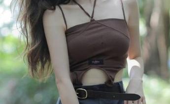 快去看，黑料传送门上的新视频，瓜田李下，爆的飞起！