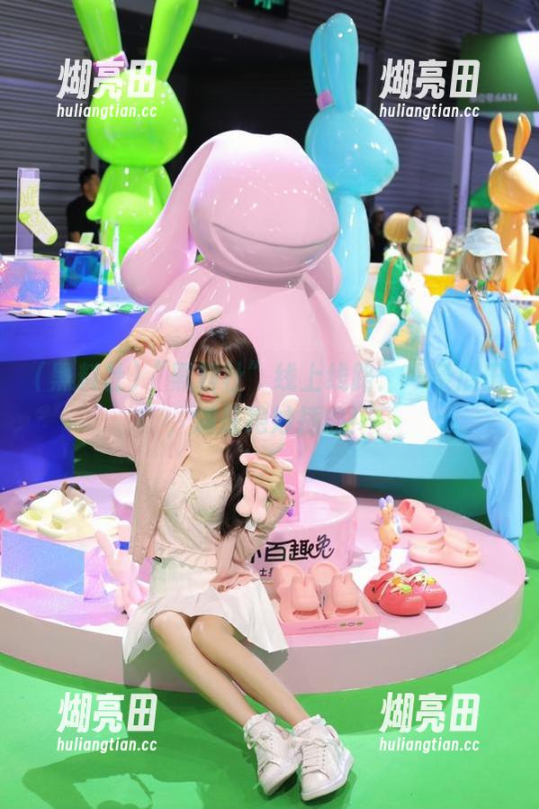 “黑料社”线上线路：一条瓜田，满是绝妙插曲！