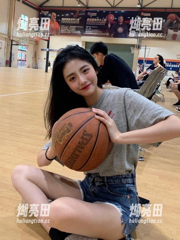 当手机变成反派，黑料社苹果版让每个吃瓜人都成为隐藏的观众。