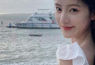 格局不一样！黑料网投放免费狗粮，沙发坐稳了呦～